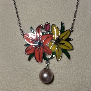 Beautiful vantel pearls necklace